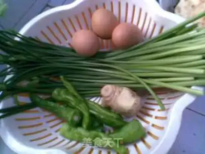 Make Scrambled eggs with leek moss step 0