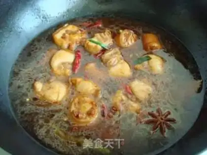 Make Braised pork tail with broad beans step 6