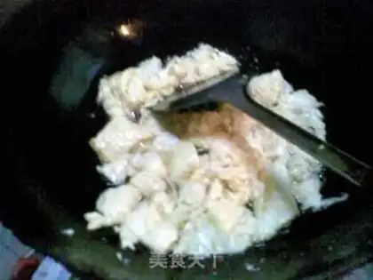 Make Scrambled eggs with leek moss step 2