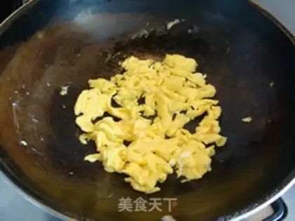 Make Fried rice with roasted pork and egg step 1