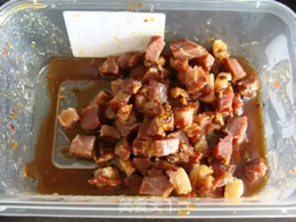 Make Fried rice with roasted pork and egg step 2