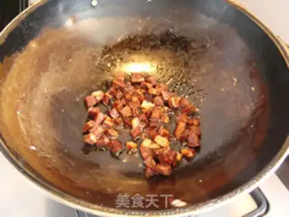 Make Fried rice with roasted pork and egg step 3
