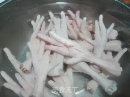 Make Special pickled pepper chicken feet step 0