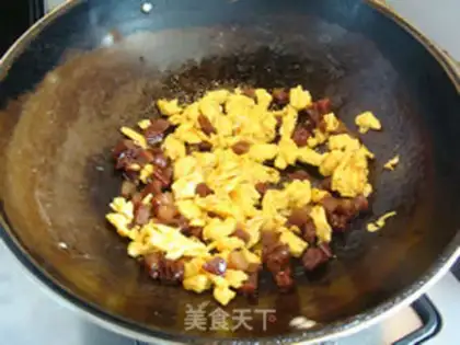 Make Fried rice with roasted pork and egg step 4