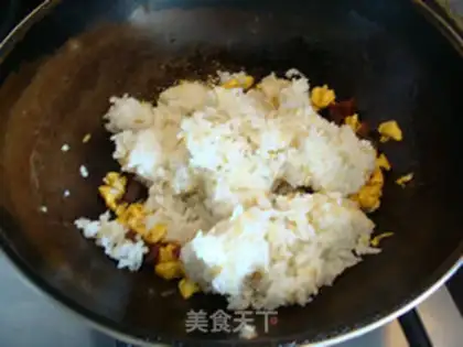 Make Fried rice with roasted pork and egg step 5