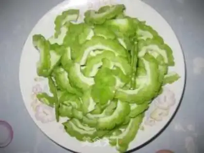 Make Stir fried beef with bitter gourd and bean drum step 0