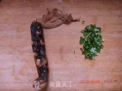 Make Dry stir-fried tea tree mushroom with sausage step 0