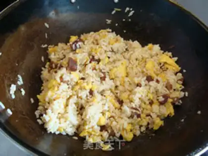 Make Fried rice with roasted pork and egg step 6