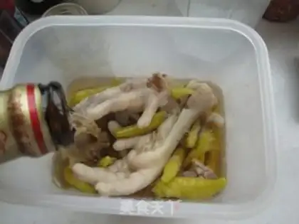 Make Special pickled pepper chicken feet step 3