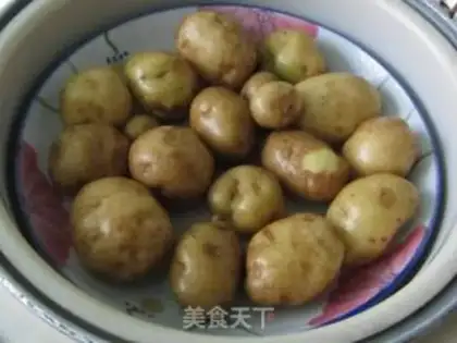 Make Beat potatoes with pepper and salt step 0