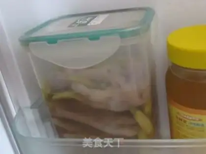 Make Special pickled pepper chicken feet step 4