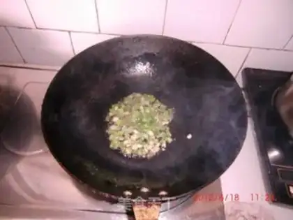 Make Dry stir-fried tea tree mushroom with sausage step 4