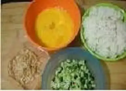 Make Fried rice with shrimp skin and egg step 0