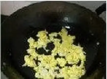 Make Fried rice with shrimp skin and egg step 1
