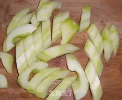 Make Hand-shredded chicken and cucumber soup step 4