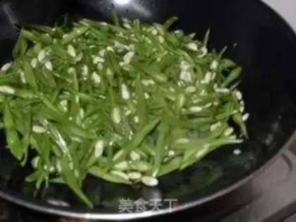 Make stir-fried green beans step 1