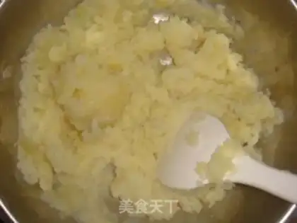 Make Potato pancakes with onion flavor step 1