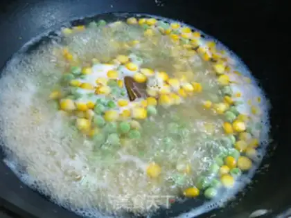 Make curry macaroni step 1