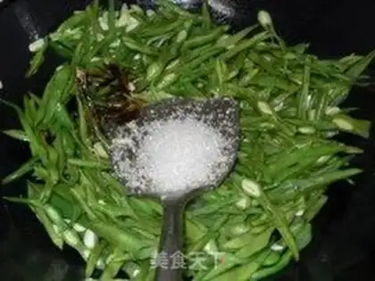 Make stir-fried green beans step 3