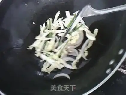 Make Fried rice cake with spicy cabbage step 1