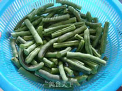 Make Fried potatoes with sword beans step 0