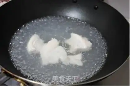Make Farmhouse stir-fried pork step 1
