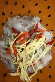 Make Shrimp and winter melon strips step 1