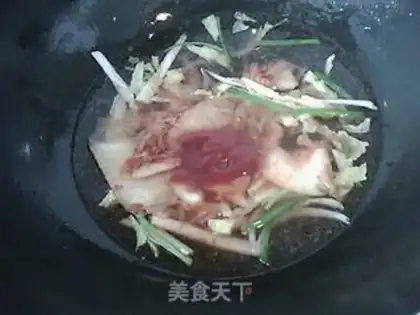 Make Fried rice cake with spicy cabbage step 2