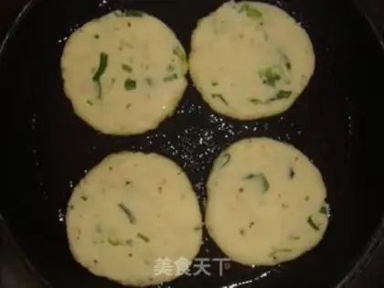 Make Potato pancakes with onion flavor step 7