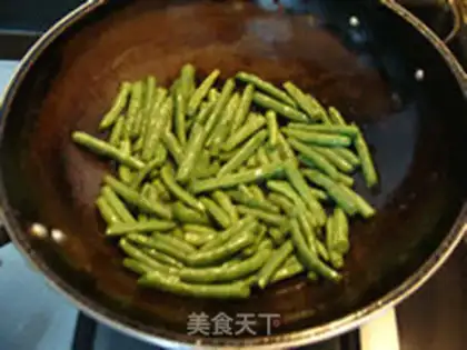 Make Fried potatoes with sword beans step 3