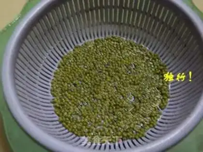 Make Spontaneous mung bean sprouts step 3
