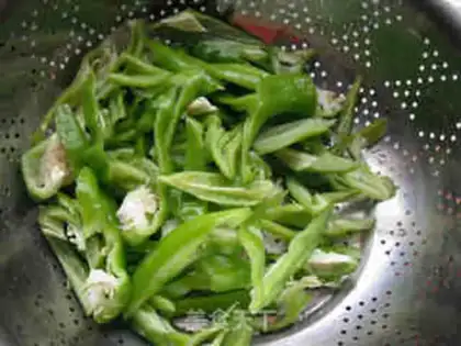 Make Preserved egg with green pepper step 0