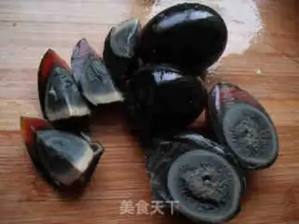 Make Preserved egg with green pepper step 1