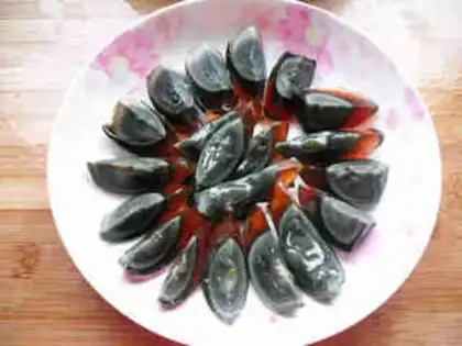 Make Preserved egg with green pepper step 2