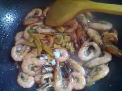 Make Braised prawns step 8