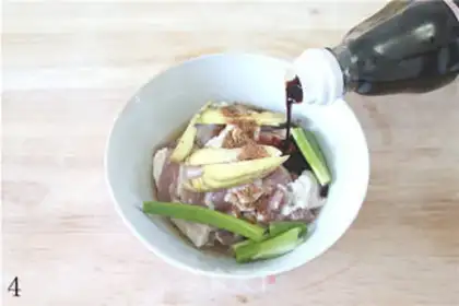 Make Chestnut and mushroom meat rice dumplings step 3