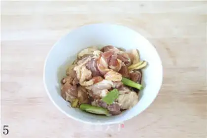 Make Chestnut and mushroom meat rice dumplings step 4
