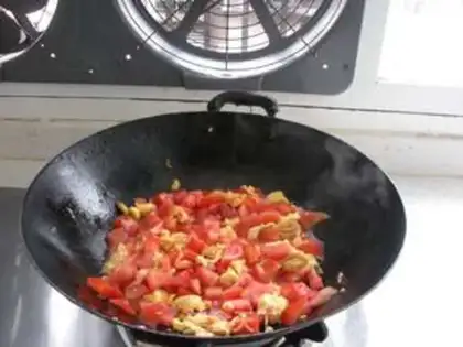 Make Scrambled eggs with diced tomatoes step 5