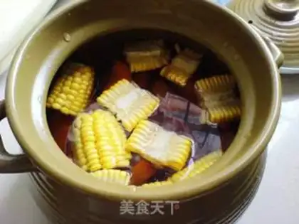 Make Pork spine, corn and carrot soup step 2