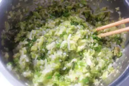 Make cabbage vegetable pie step 4