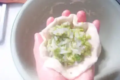 Make cabbage vegetable pie step 7