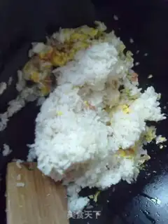 Make bowknot egg fried rice step 7