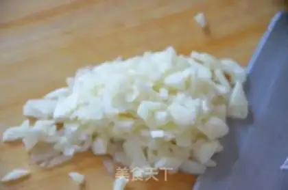 Make Cucumber slices with soybean sauce and garlic step 0