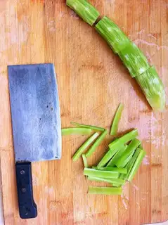 Make Spicy shrimp snail step 1