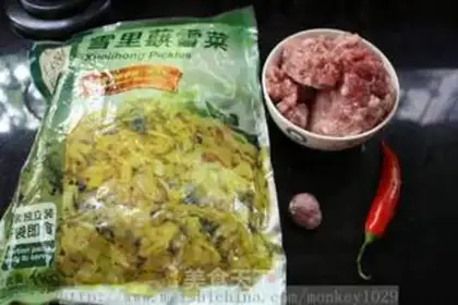 Make stir-fried minced pork with potherb mustard step 0