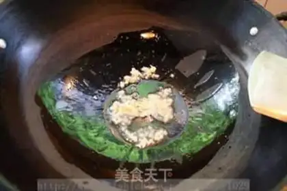 Make stir-fried minced pork with potherb mustard step 3
