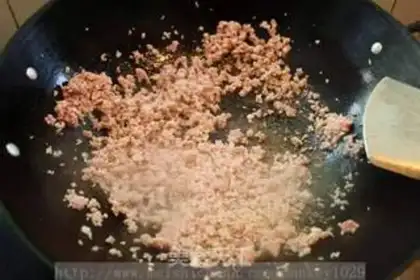 Make stir-fried minced pork with potherb mustard step 4