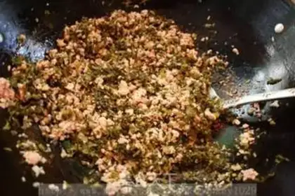 Make stir-fried minced pork with potherb mustard step 5