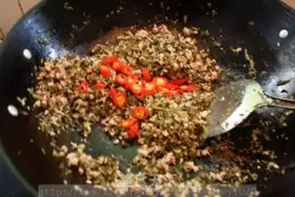 Make stir-fried minced pork with potherb mustard step 6