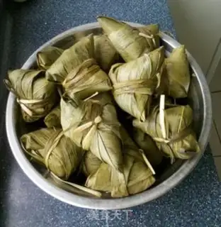 Make Lotus seed egg yolk meat dumplings step 9